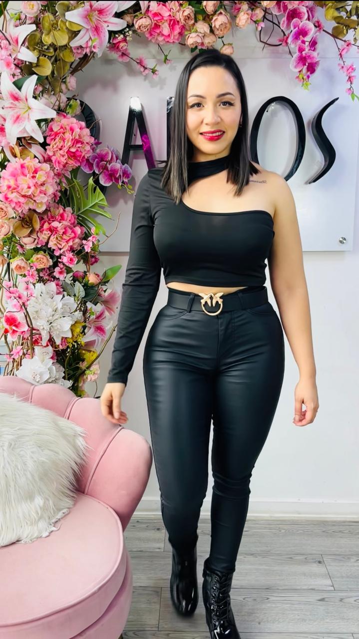 Pantalón Ecocuero – Sin Polar + Polera Vanessa Trasparencia